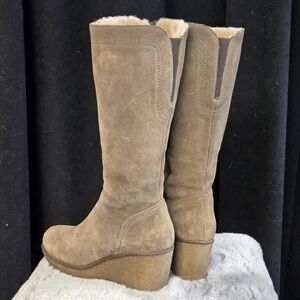 La Canadienne Tall Suede Wedge Boots - Size 7 M - Shearling Lined